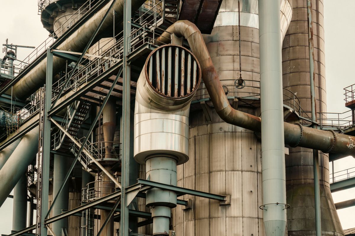 Heavy industrial plant with large process equipment, steel structures and pipelines